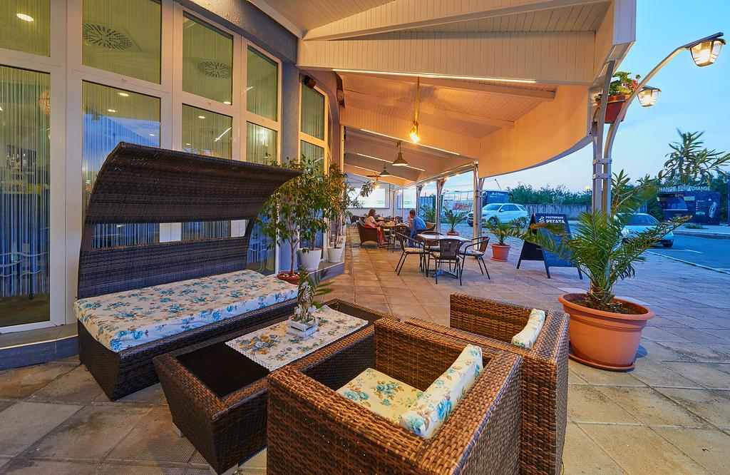 Family Hotel Regata Pomorie Exterior photo