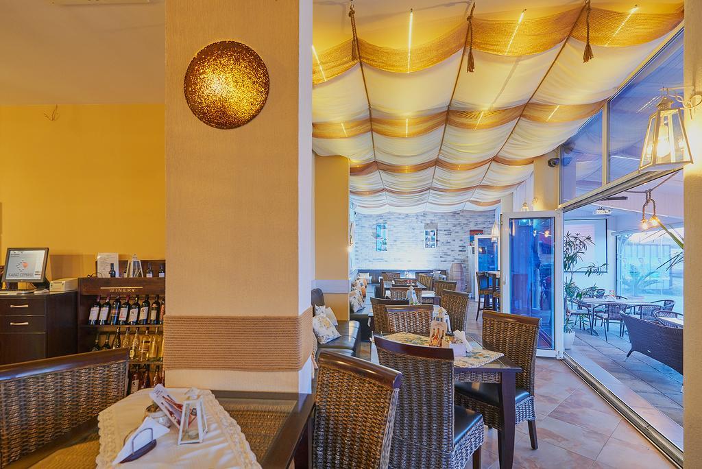 Family Hotel Regata Pomorie Exterior photo