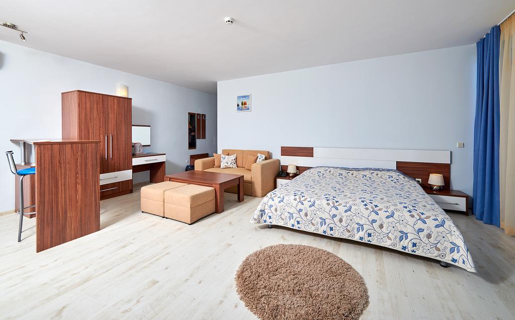 Family Hotel Regata Pomorie Exterior photo
