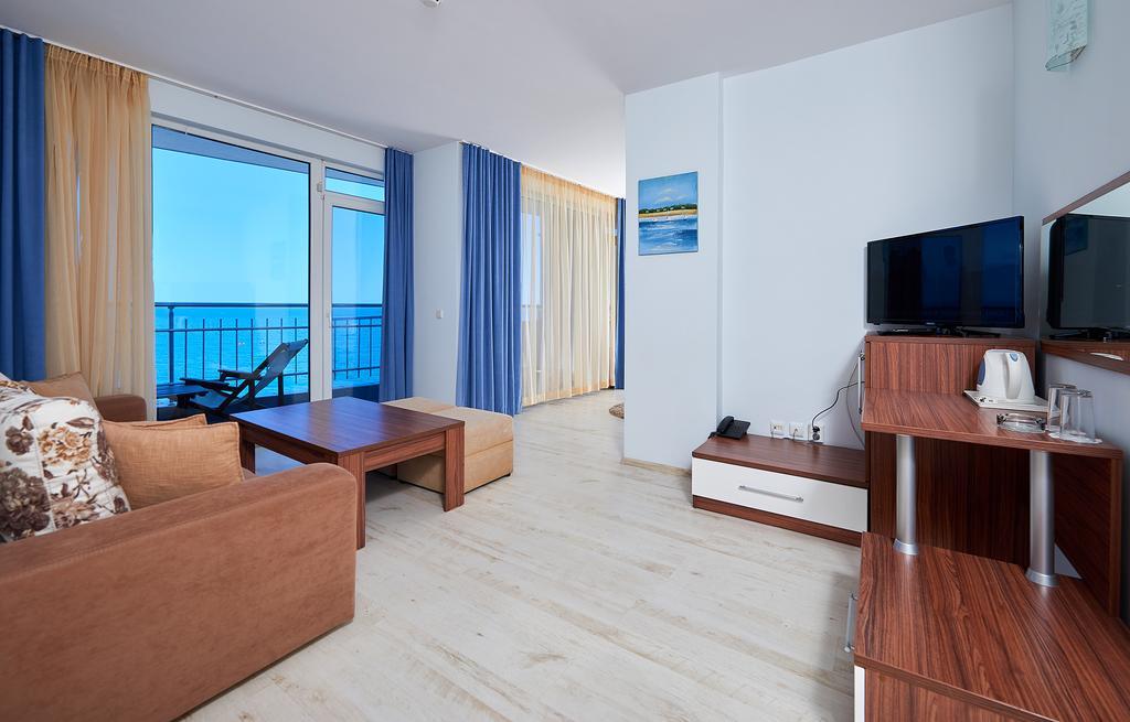 Family Hotel Regata Pomorie Exterior photo